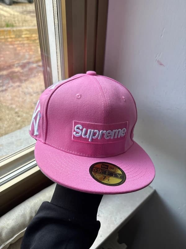 Photo produit Vinted accessoire avant, casquette Supreme main